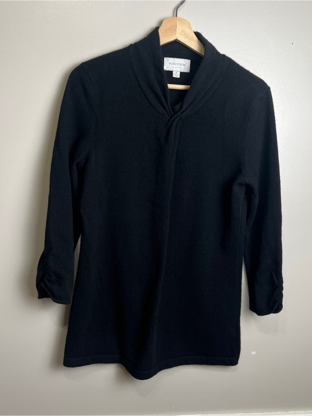 Nordstrom Collection Size Medium Black 100% Cashmere Twist V-Neck Sweater, EUC